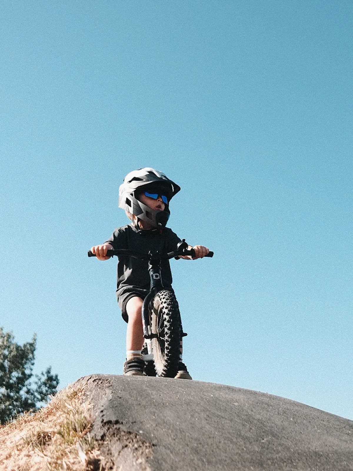 ROCKBROS Father's Day cycling story featuring a child riding a bike