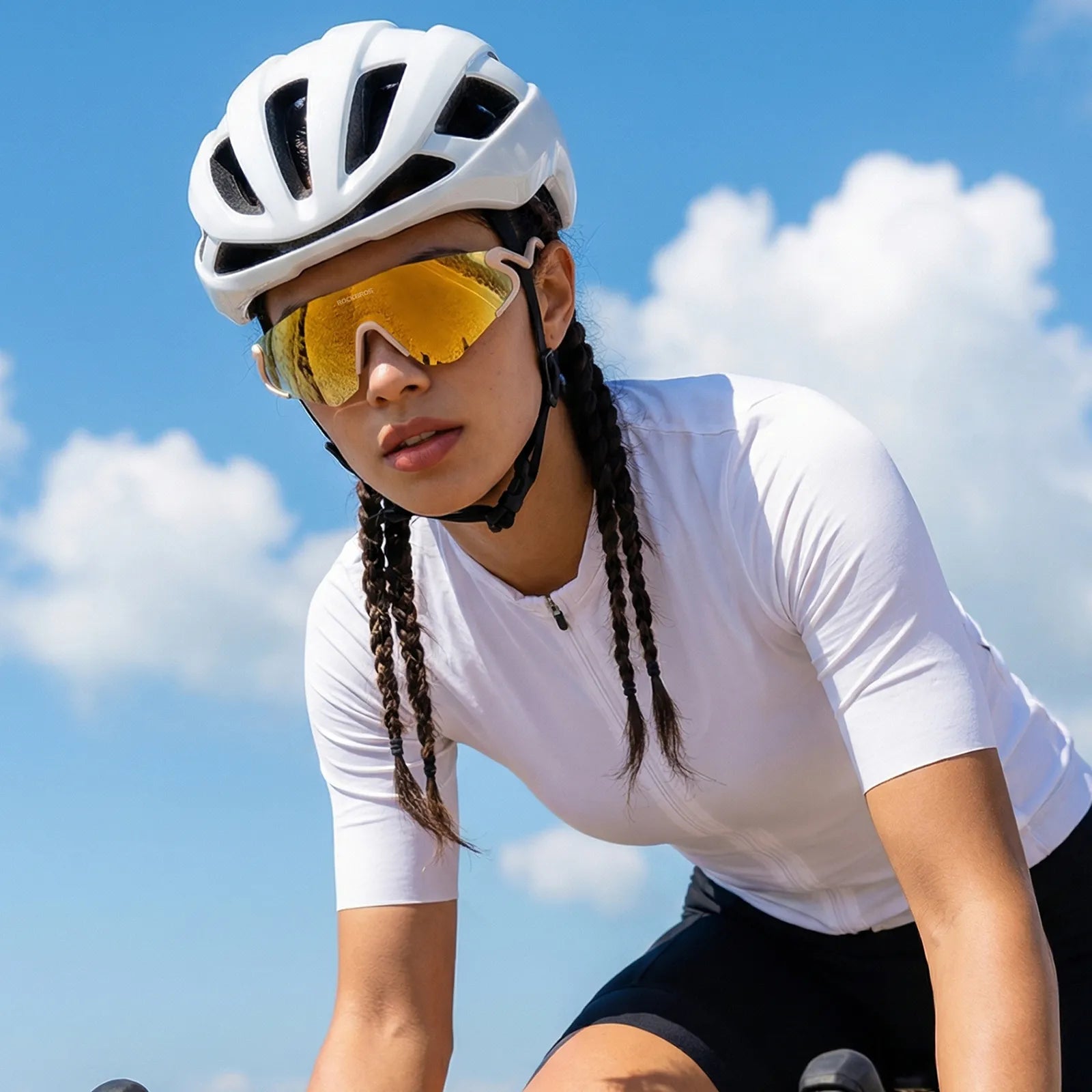 ROCKBROS SnakeLine Photochromic Cycling Glasses with Myopia Frame and Clear-to-Smoke Lens.
#color_beige