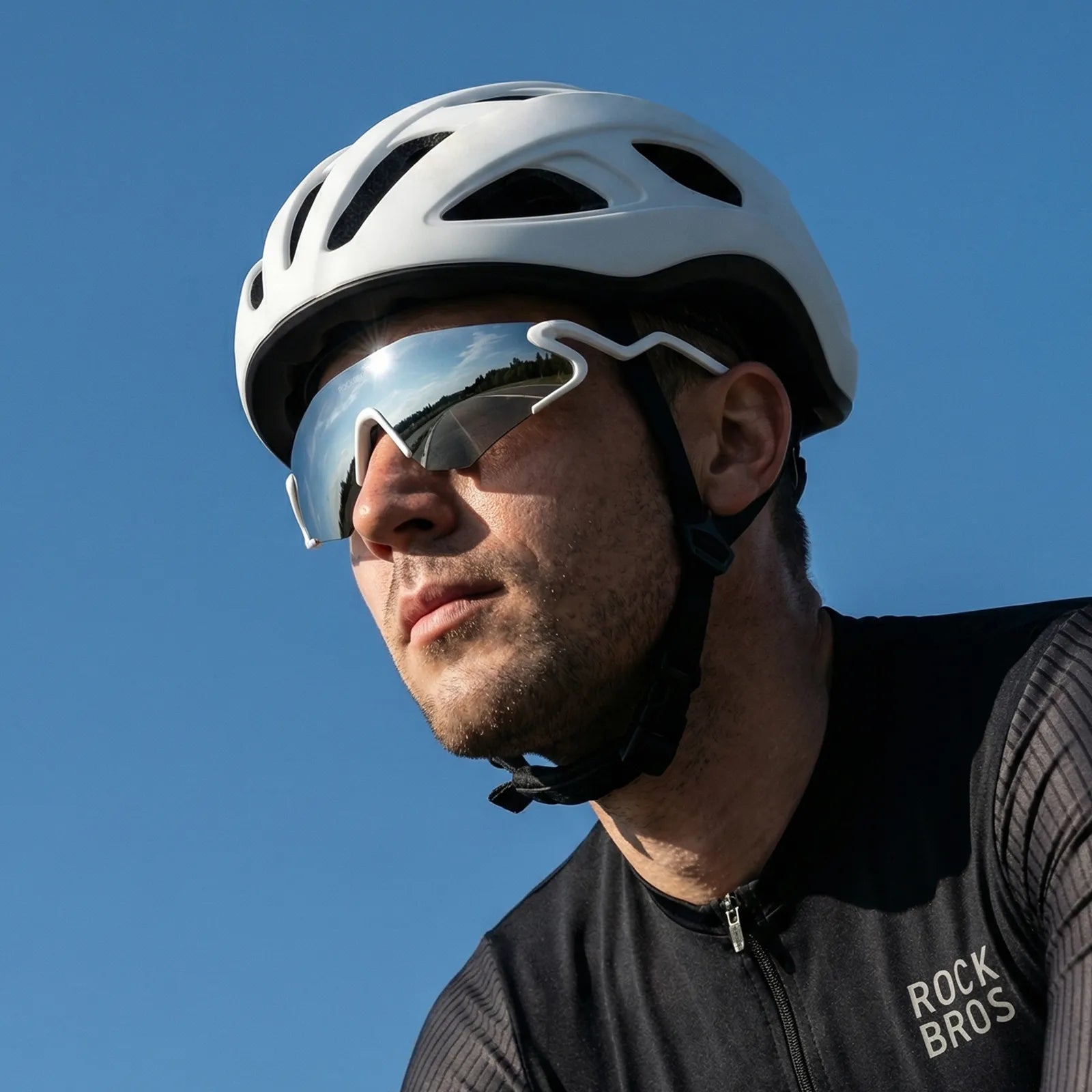 ROCKBROS SnakeLine Photochromic Cycling Glasses with Myopia Frame and Clear-to-Smoke Lens.
#color_white