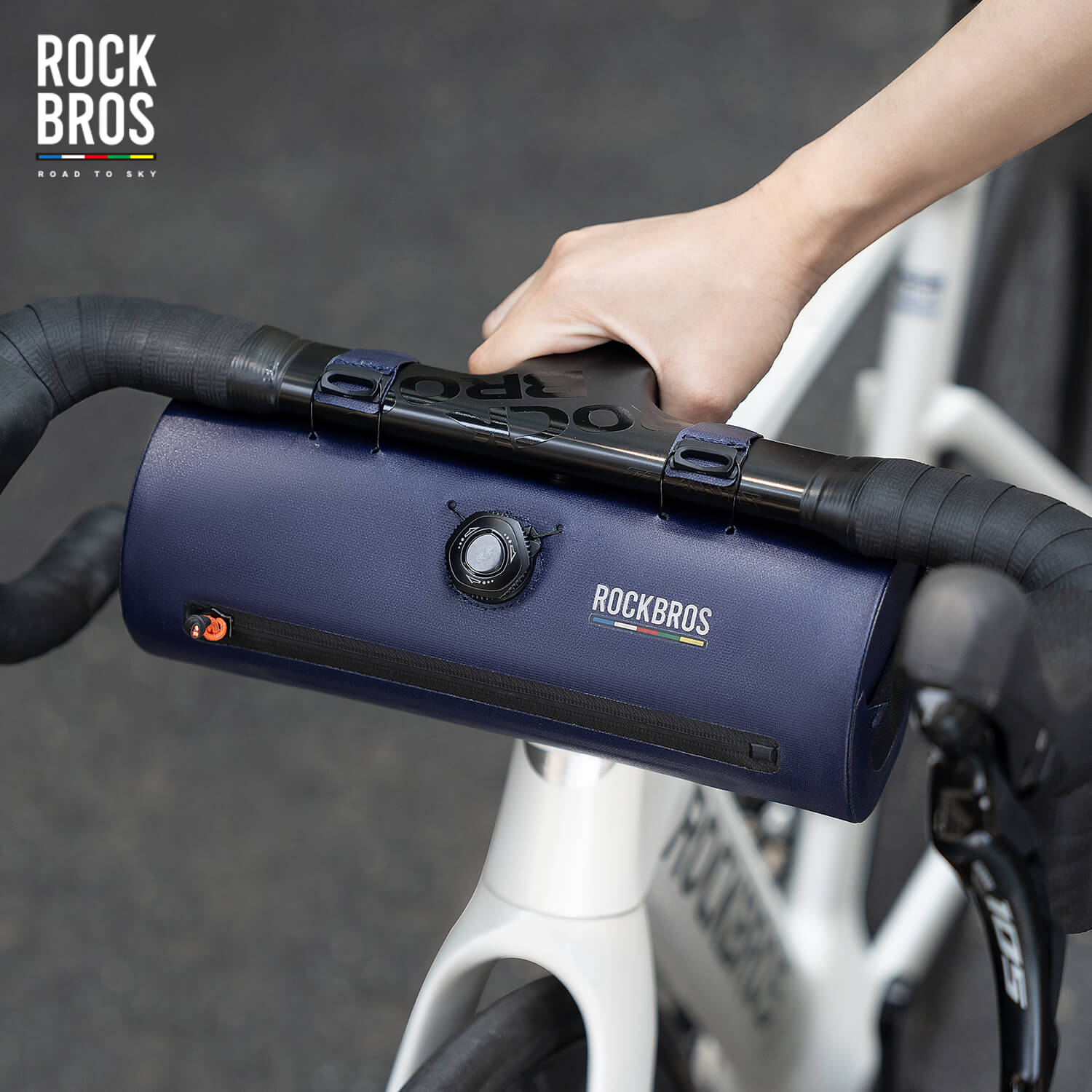 ROCKBROS waterproof handlebar barrel bag for commuting and adventure cycling
#color_blue