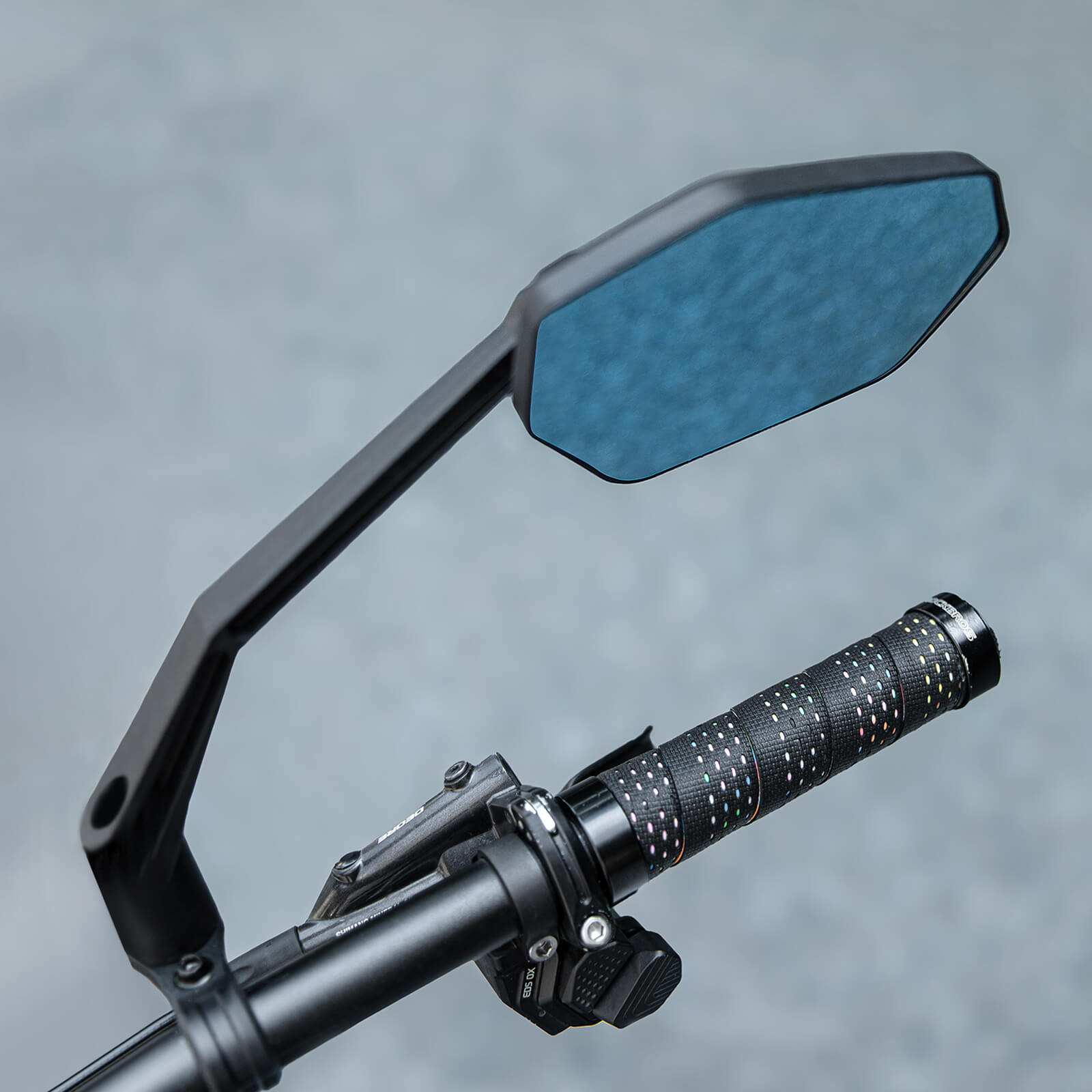 ROCKBROS anti-glare bike mirror for safer cycling visibility.
#option_left
