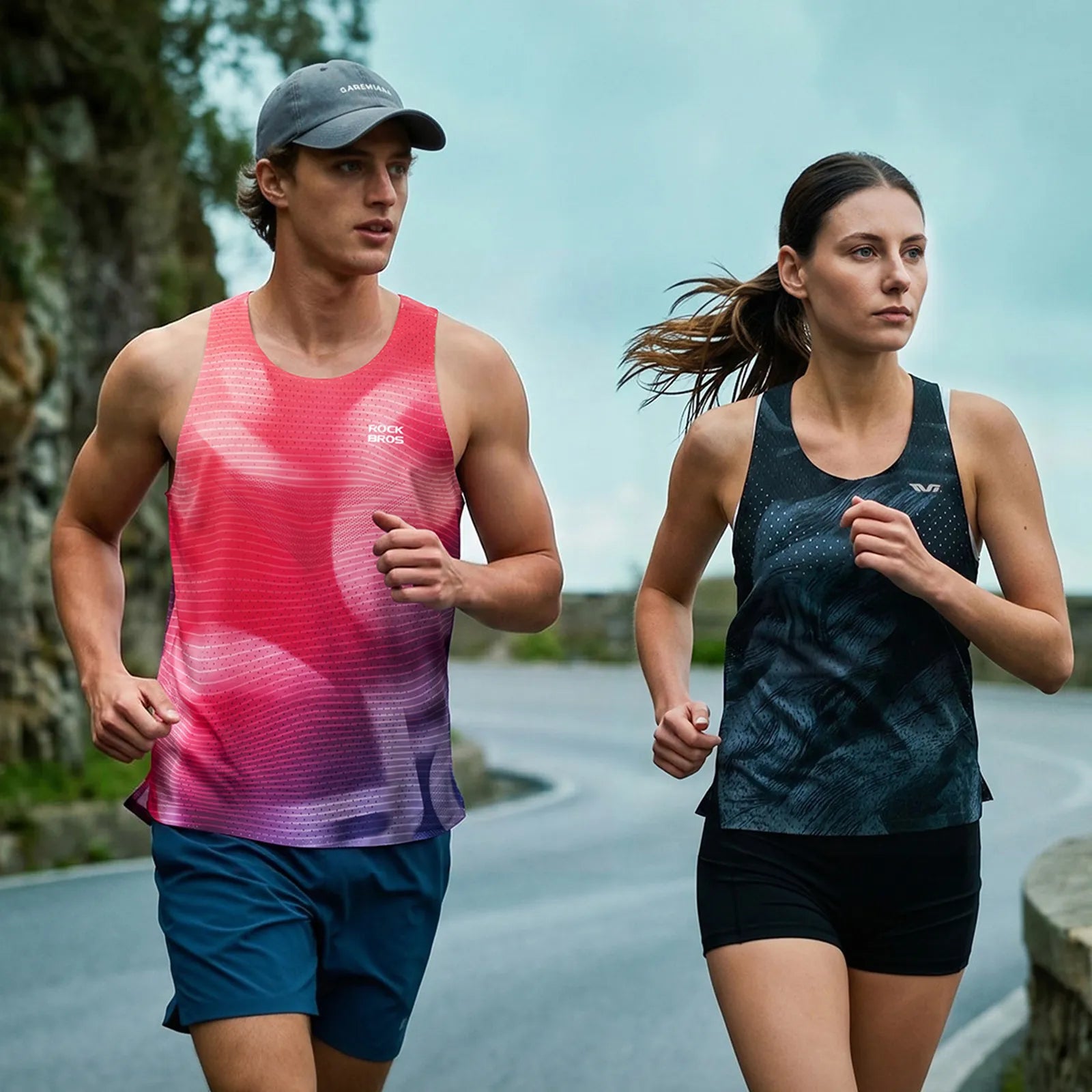 ROCKBROS men's lightweight running singlet in black, breathable quick-dry fabric for race training