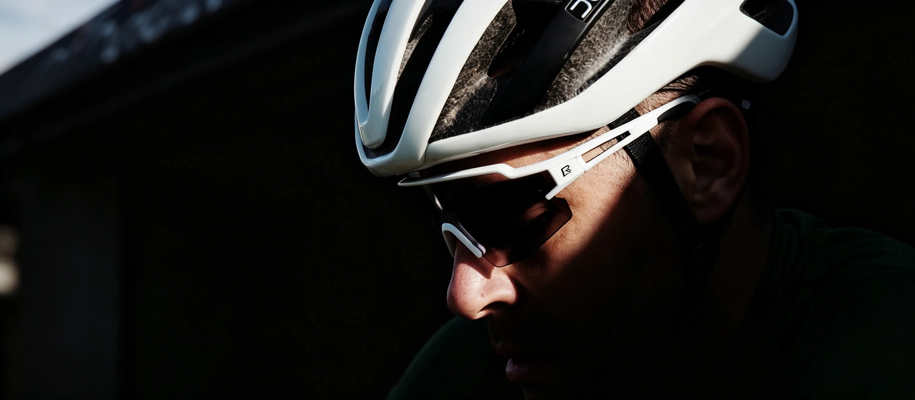 Flexible and lightweight TR90 frame design of Rockbros polarized sports sunglasses