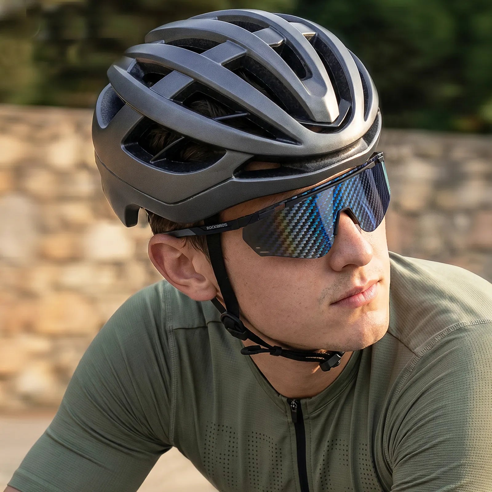 ROCKBROS SP414 Revo photochromic cycling sunglasses with UV400 protection, windproof sports eyewear for men and women.
#options_Carbon Fiber Black (Not Photochromic)